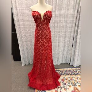 Stunning Red Lace Strapless Prom Dress
